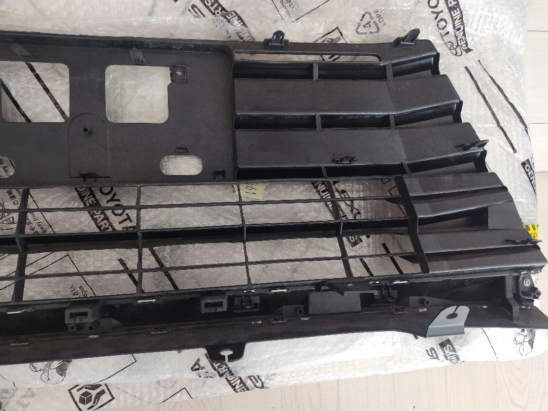 80ヴォクシー ロアグリル「艶なし」