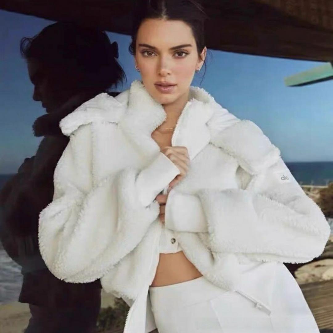 新品Alo yoga Foxy Sherpa Jacket XXS ファー