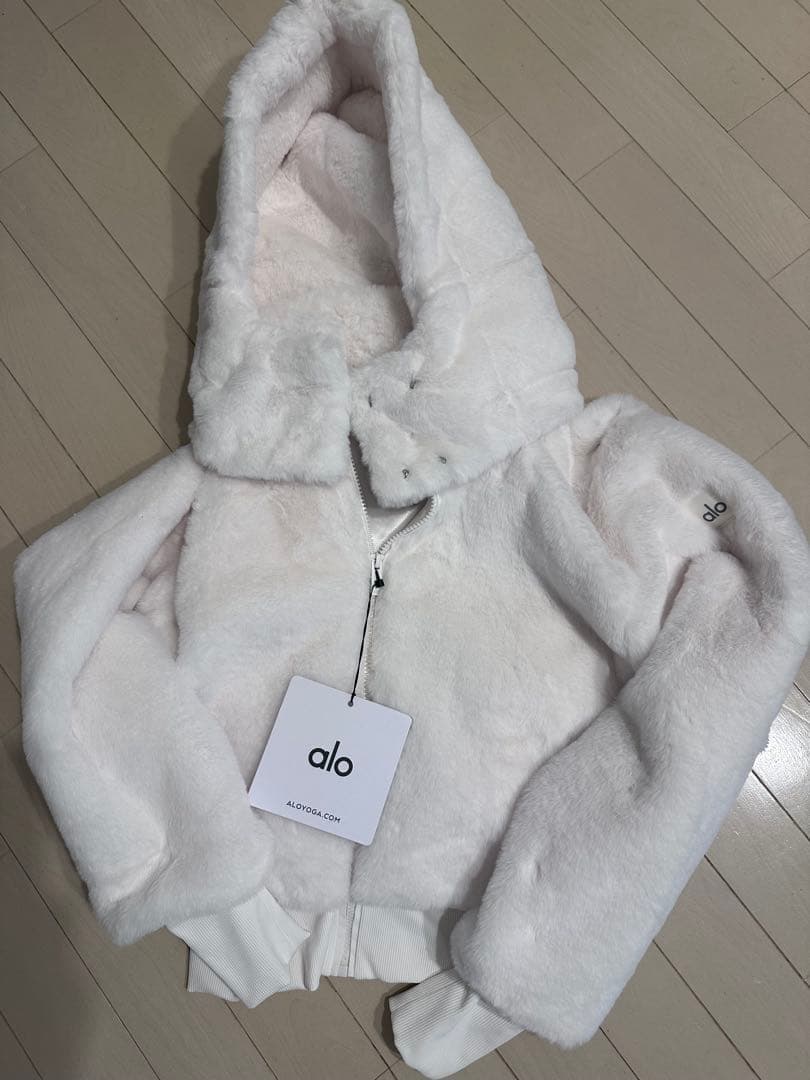 新品Alo yoga Foxy Sherpa Jacket XXS ファー