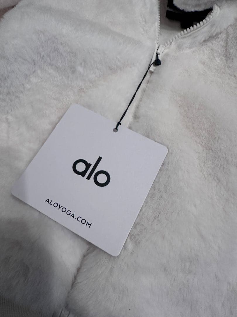 新品Alo yoga Foxy Sherpa Jacket XXS ファー