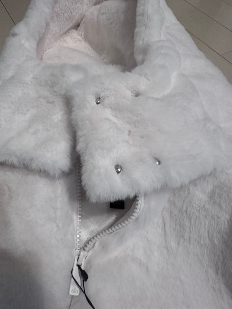 新品Alo yoga Foxy Sherpa Jacket XXS ファー