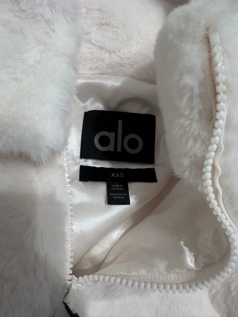 新品Alo yoga Foxy Sherpa Jacket XXS ファー