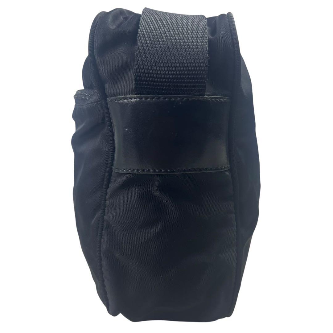 美品✨PRADA プラダ ショルダーバッグ カメラバッグ 三角プレート 黒