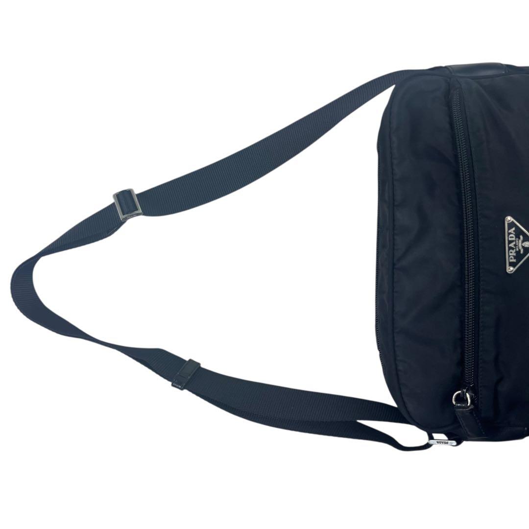 美品✨PRADA プラダ ショルダーバッグ カメラバッグ 三角プレート 黒