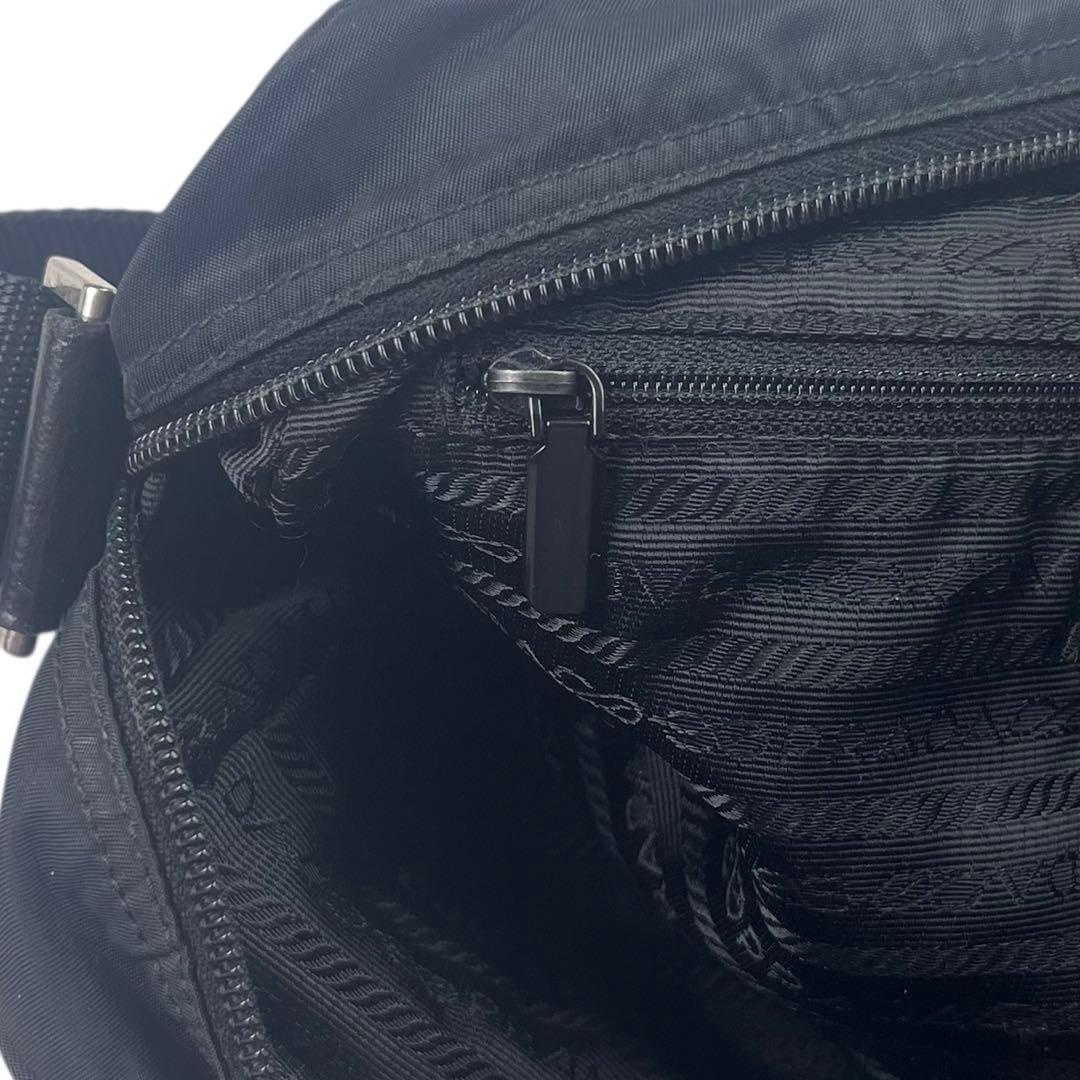 美品✨PRADA プラダ ショルダーバッグ カメラバッグ 三角プレート 黒