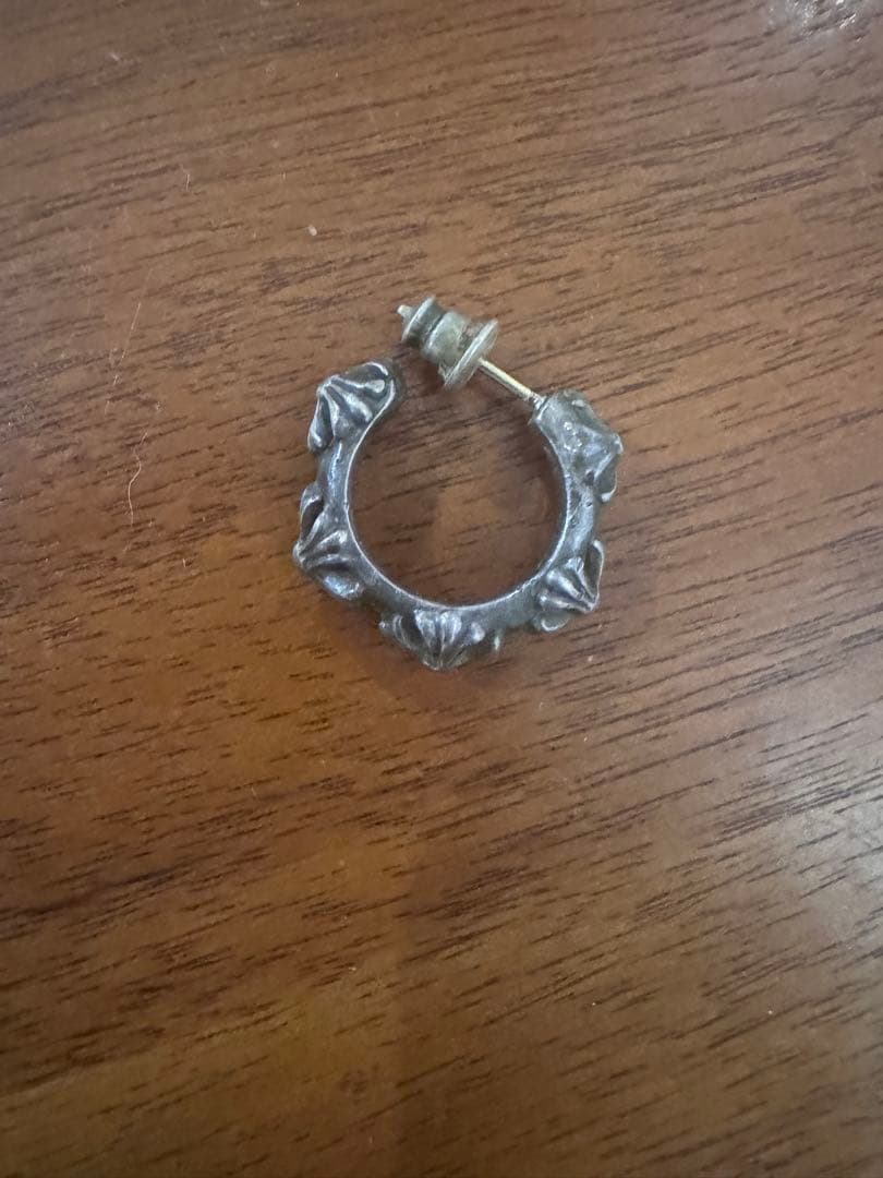 クロムハーツの定番のピアス クロスバンドフープ シルバーピアス 中古