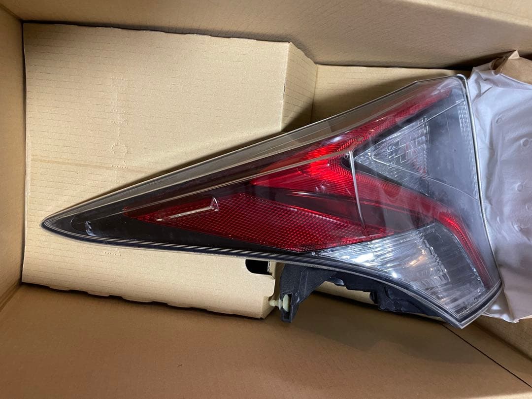 50プリウス　テールレンズ　１台分左右セット