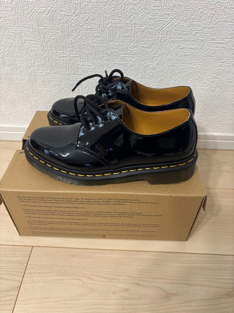 【新品未使用】　Dr. Martens ブラックエナメルドレスシューズ