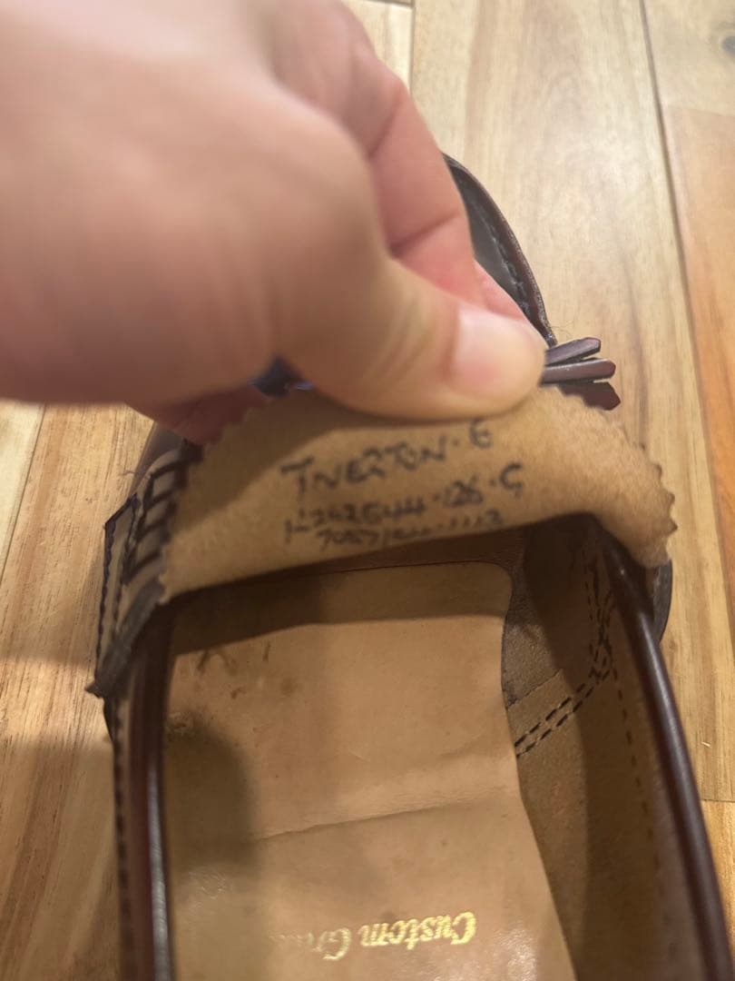 ダークブラウン タッセル付きローファー