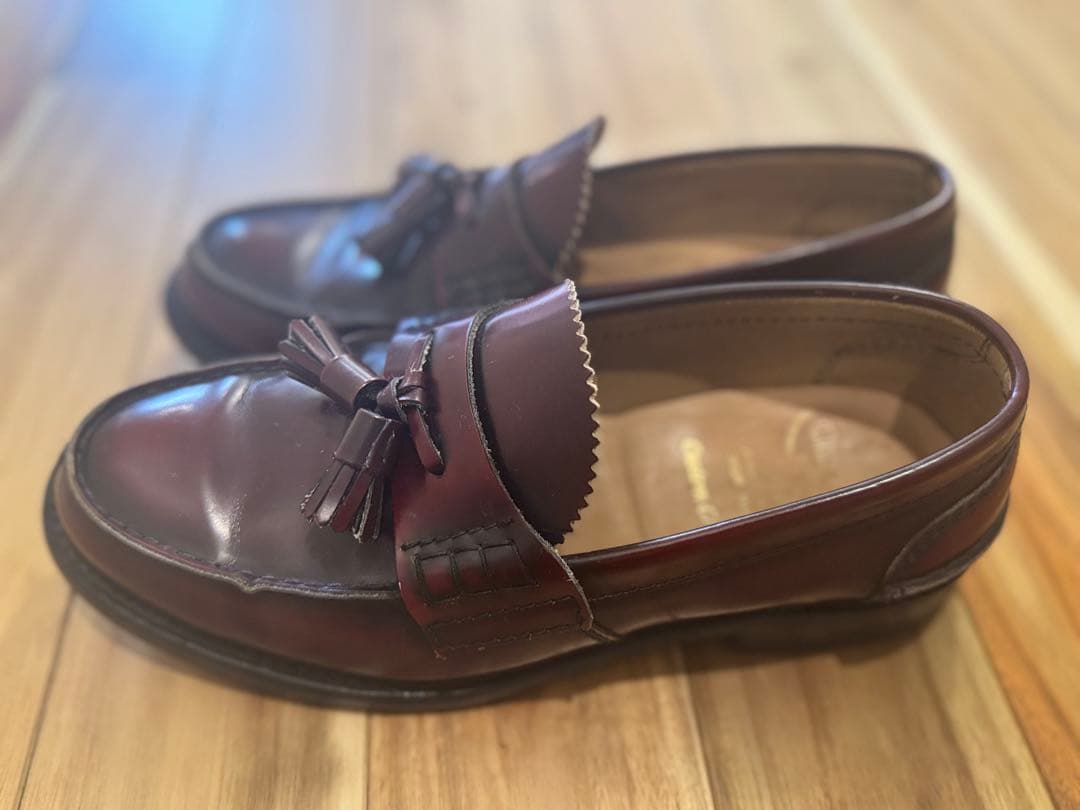 ダークブラウン タッセル付きローファー