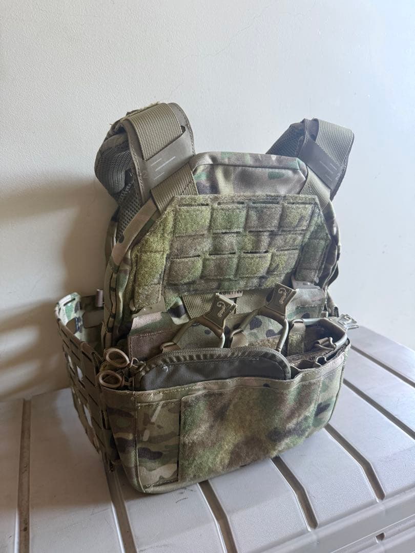 ういういさん専用　アジライト　AGILITE 薄型プレートキャリア