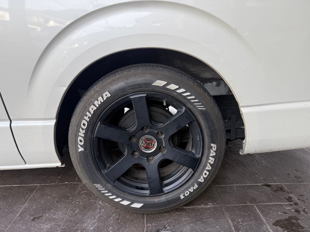 ハイエース FENICE 17インチ ヨコハマ パラダタイヤ ロックナットセット