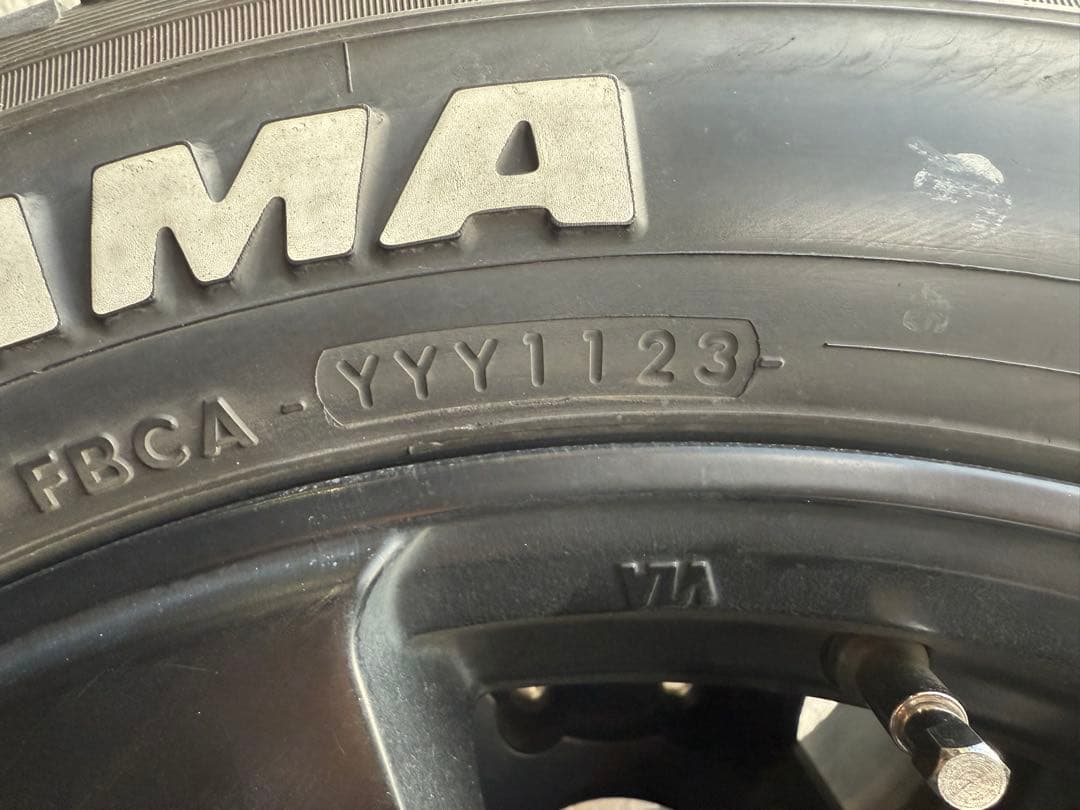 ハイエース FENICE 17インチ ヨコハマ パラダタイヤ ロックナットセット