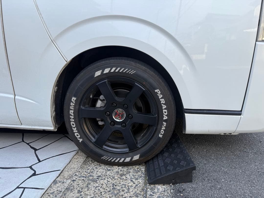 ハイエース FENICE 17インチ ヨコハマ パラダタイヤ ロックナットセット