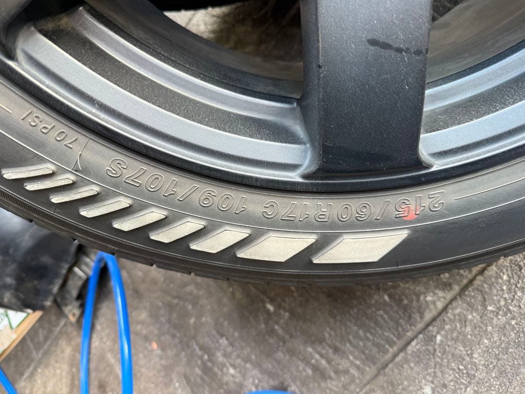 ハイエース FENICE 17インチ ヨコハマ パラダタイヤ ロックナットセット