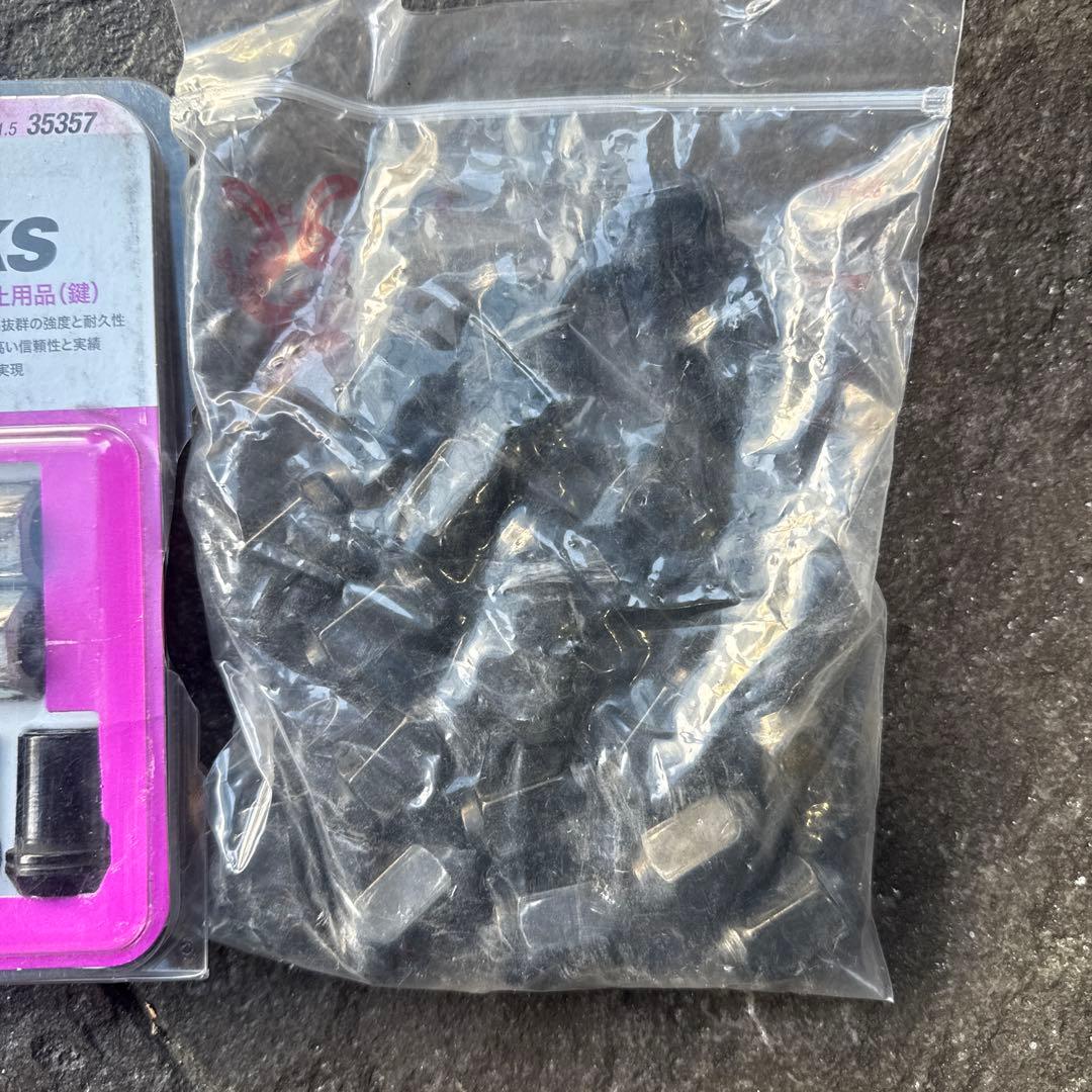 ハイエース FENICE 17インチ ヨコハマ パラダタイヤ ロックナットセット