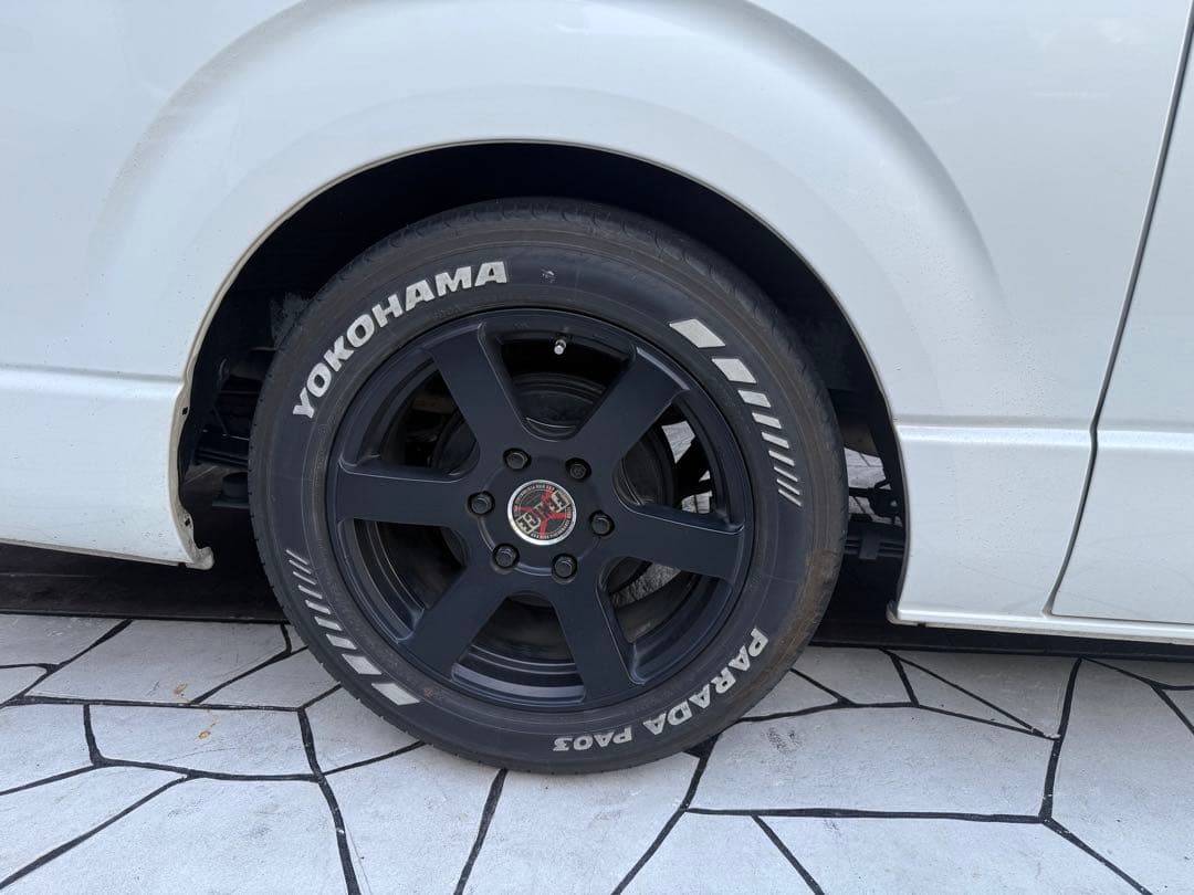 ハイエース FENICE 17インチ ヨコハマ パラダタイヤ ロックナットセット