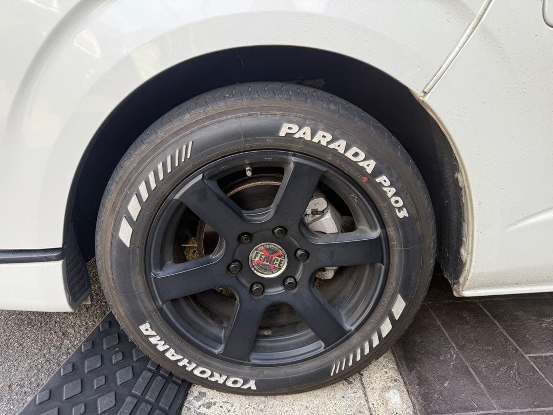 ハイエース FENICE 17インチ ヨコハマ パラダタイヤ ロックナットセット