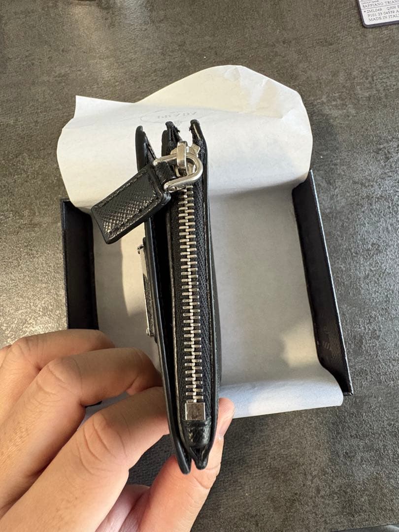 【新品同様】PRADA サフィアーノレザー