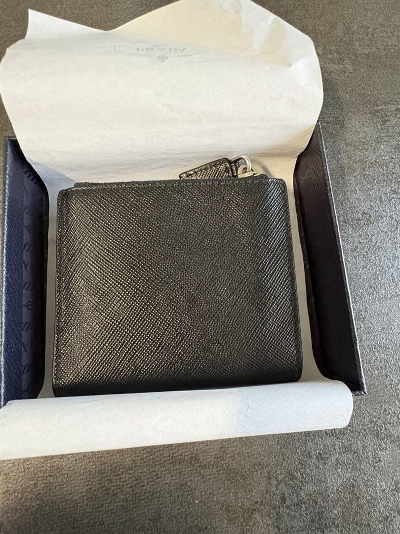 【新品同様】PRADA サフィアーノレザー