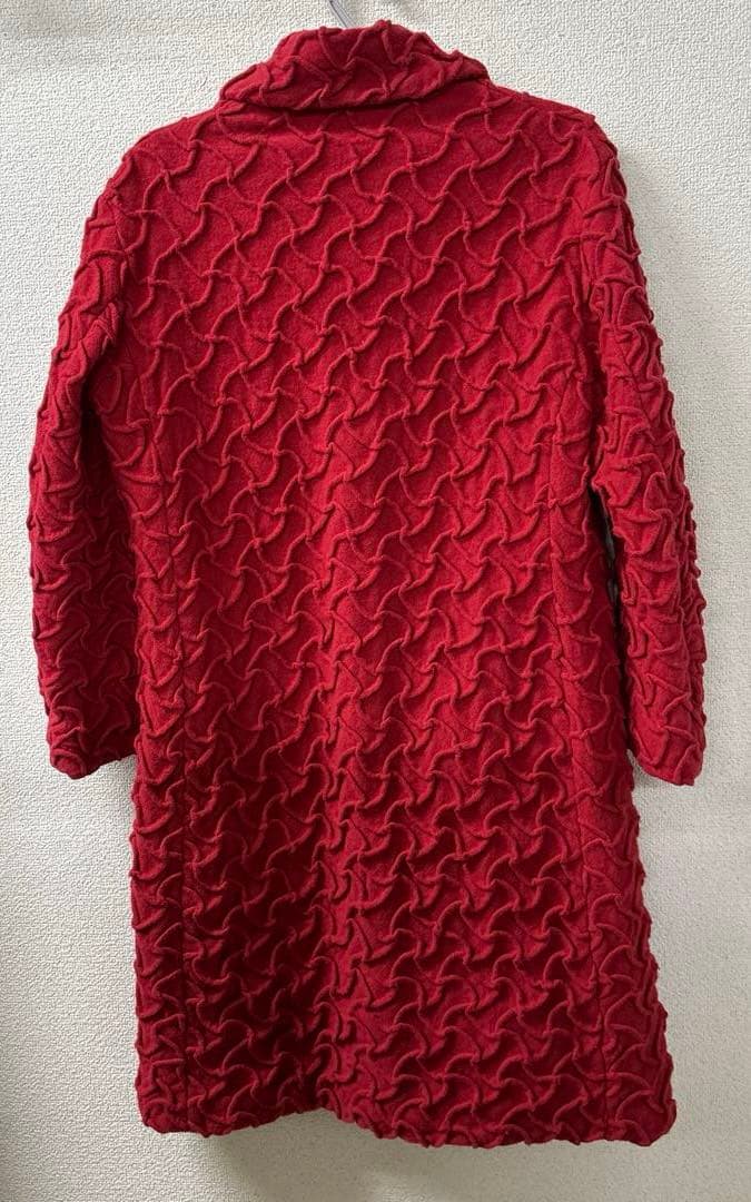 最終セール希少ISSEY MIYAKE イッセイミヤケロングコート赤波状立体加工