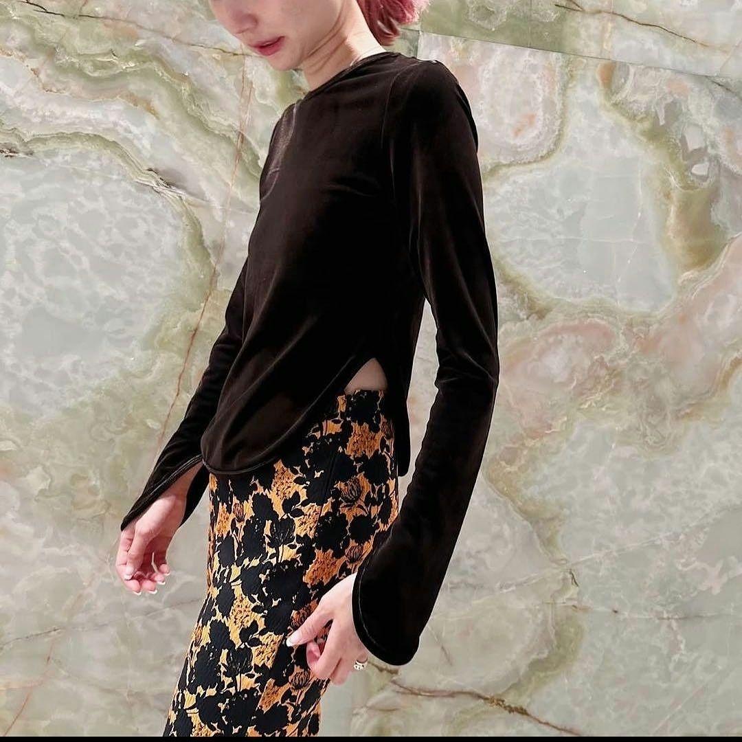 ちょ子様 H ビューティー&ユース ストレッチ ベロアロングスリーブプルオーバー