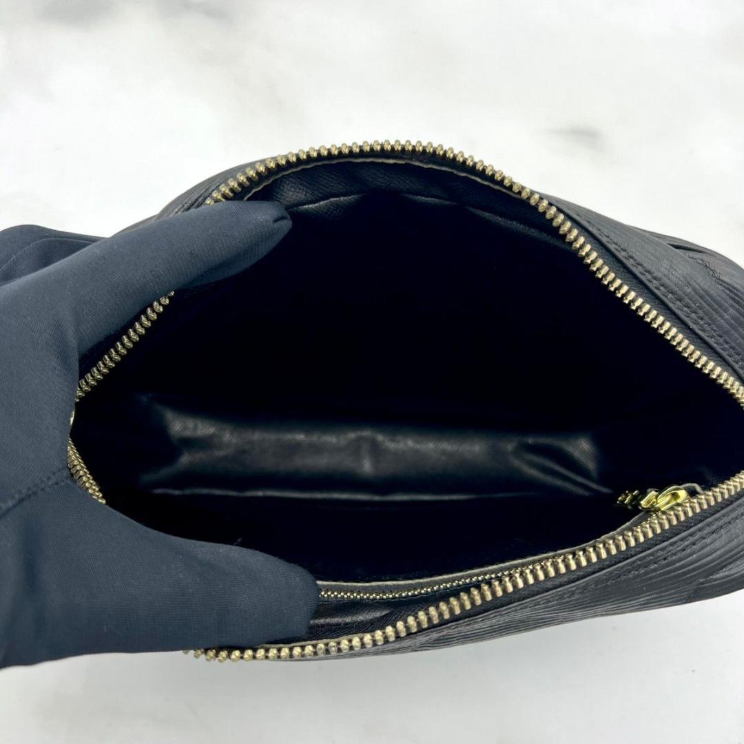 ルイヴィトン エピ トロカデロ24 ブラック ショルダーバッグ ゴールド金具 黒