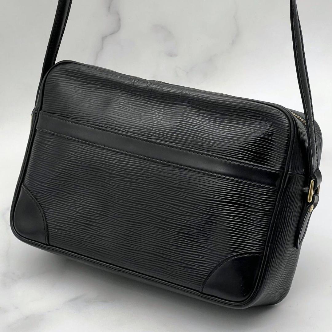 ルイヴィトン エピ トロカデロ24 ブラック ショルダーバッグ ゴールド金具 黒