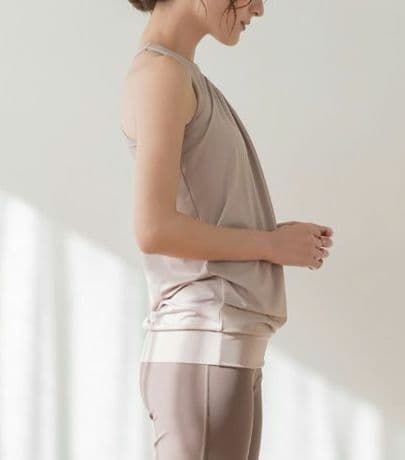 【新品タグ付】LAVA ヨガトップス　モカベージュ　Mサイズ　SUKALA