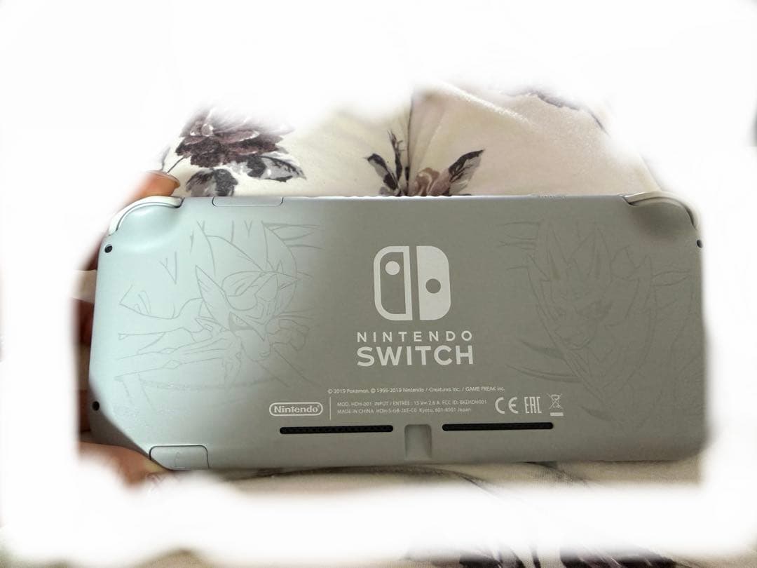 Nintendo Switch Lite ザシアン、ザマゼンタモデル