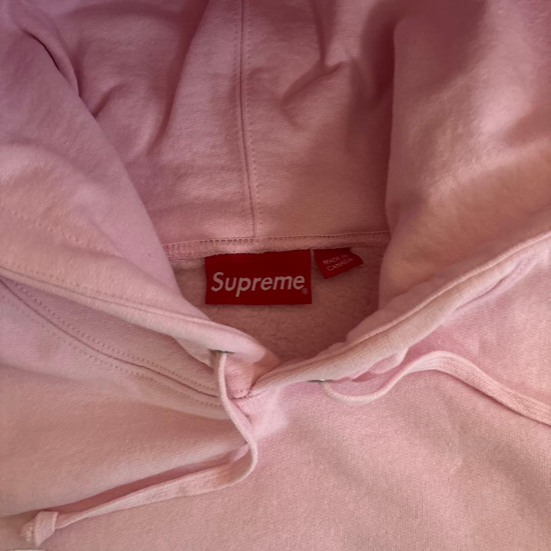 新品　Supreme ピンク ロゴ フード付きパーカー