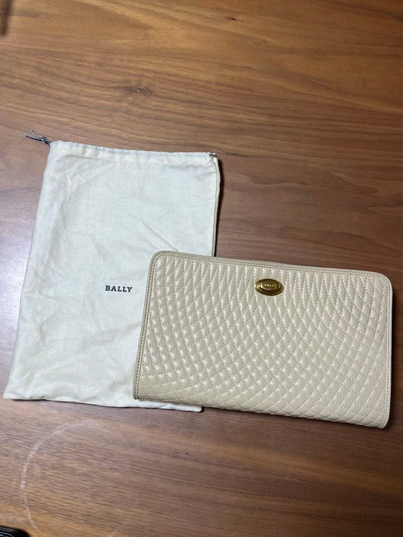 BALLY ベージュ キルティング クラッチバッグ 保存袋付き