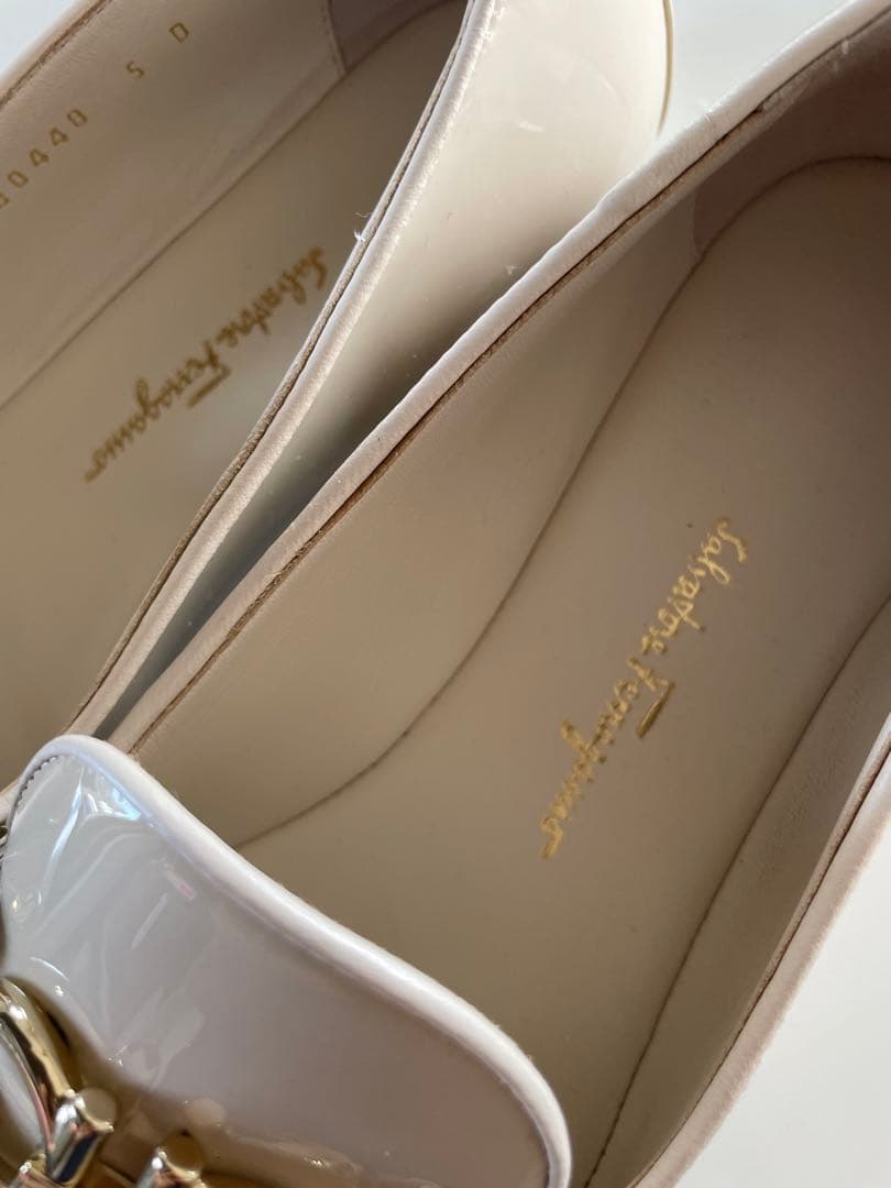 【極美品】Salvatore Ferragamoエナメルパンプス　22.5cm