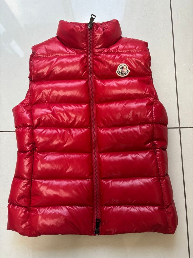 美品 モンクレール 赤 キルティング ダウンベスト