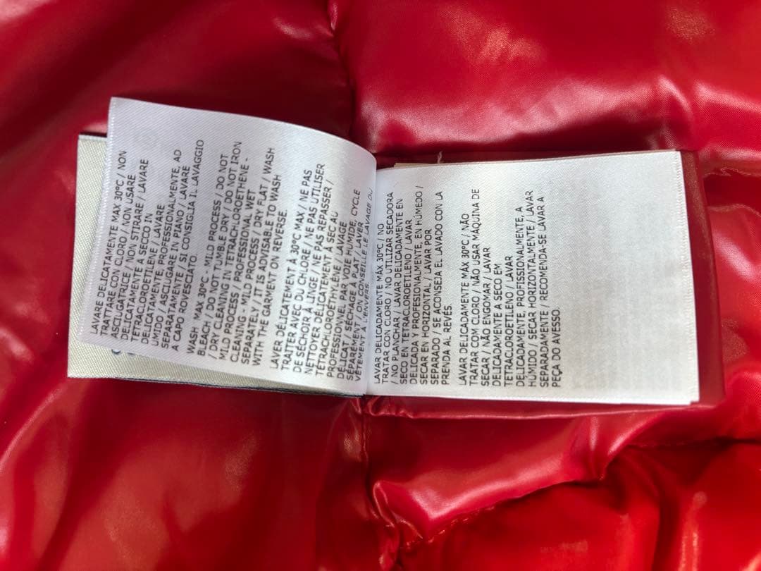 美品 モンクレール 赤 キルティング ダウンベスト