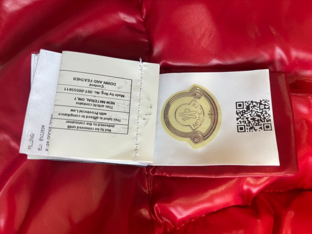 美品 モンクレール 赤 キルティング ダウンベスト