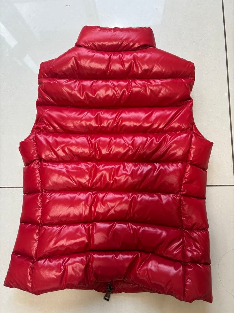 美品 モンクレール 赤 キルティング ダウンベスト
