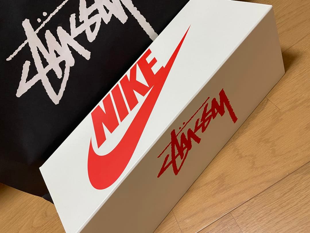 ベナッシ x ステューシー Off Noir NIKE サンダル