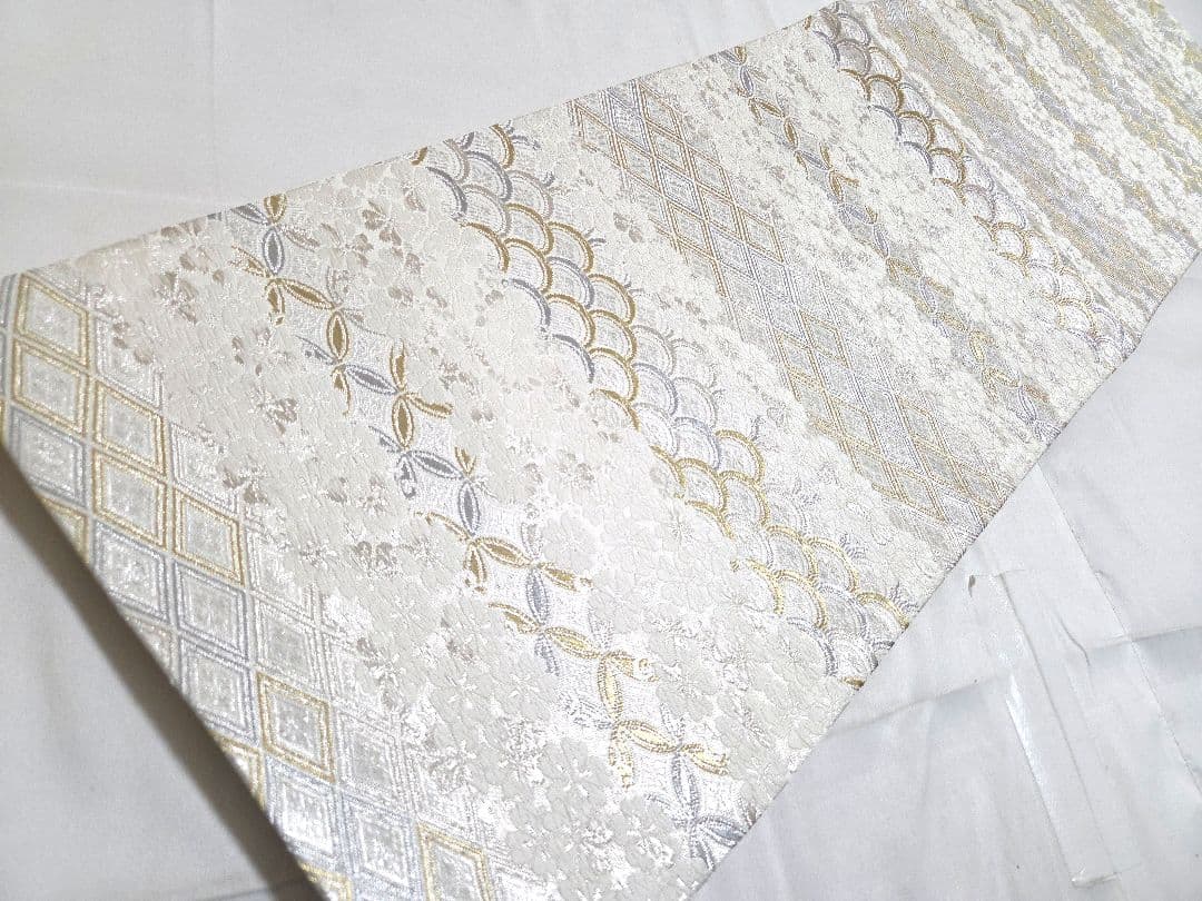 H 西陣織 有職文様 金銀糸 桜 白 青海波 七宝 六通 正絹 フォーマルな袋帯