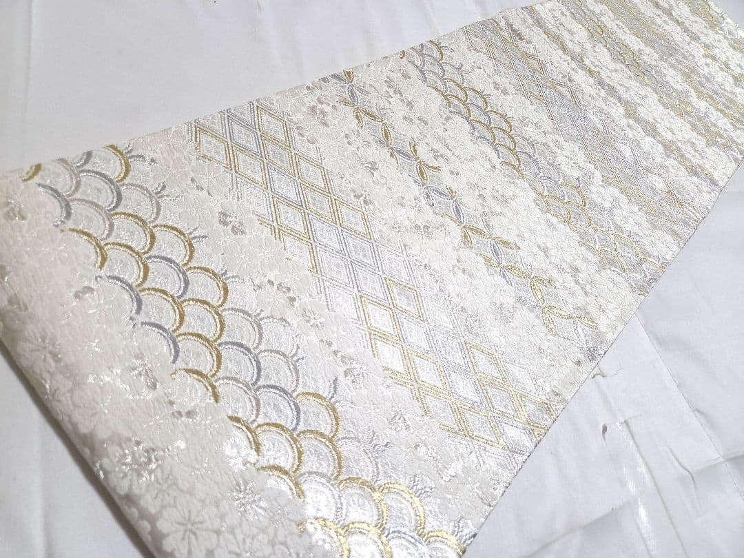 H 西陣織 有職文様 金銀糸 桜 白 青海波 七宝 六通 正絹 フォーマルな袋帯