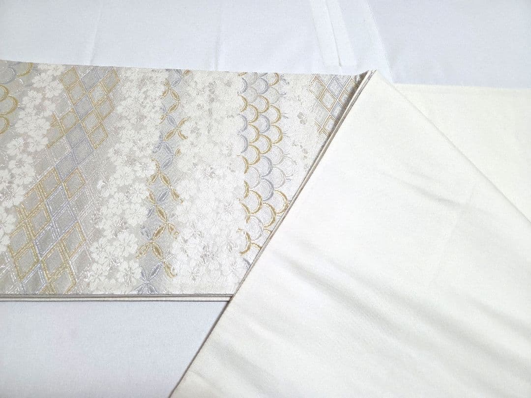 H 西陣織 有職文様 金銀糸 桜 白 青海波 七宝 六通 正絹 フォーマルな袋帯