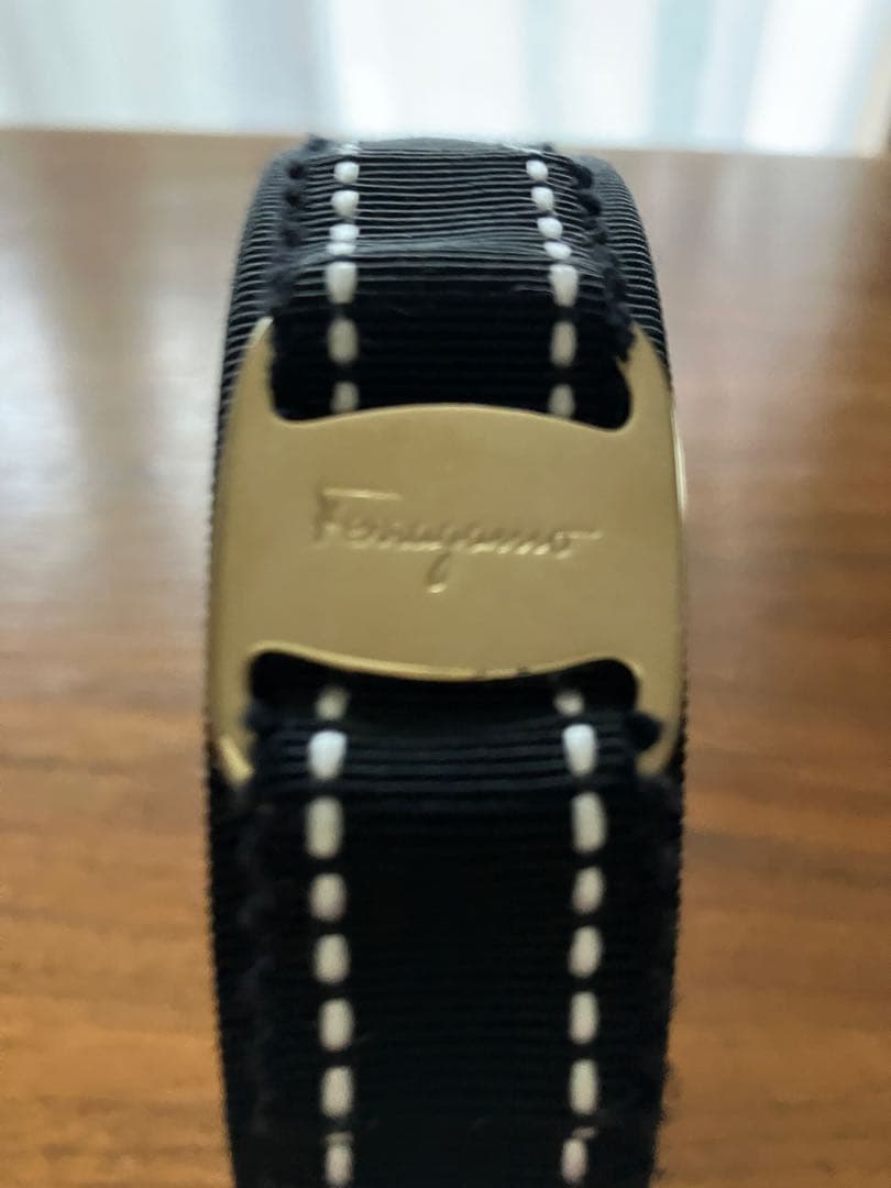 餃子→林檎　フェラガモ　カチューシャ　リボンステッチ