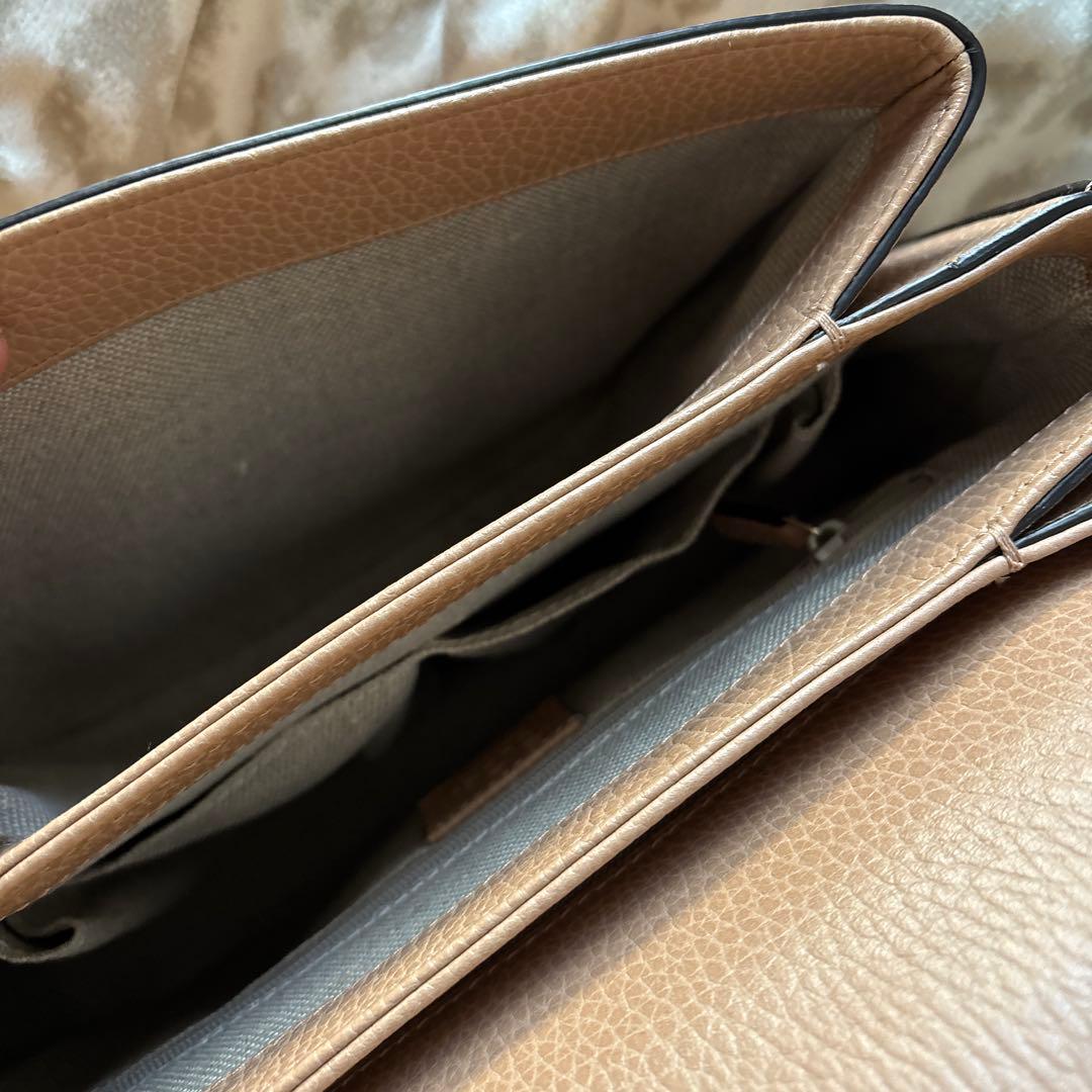 GUCCI ショルダーバッグ ロゴ付き