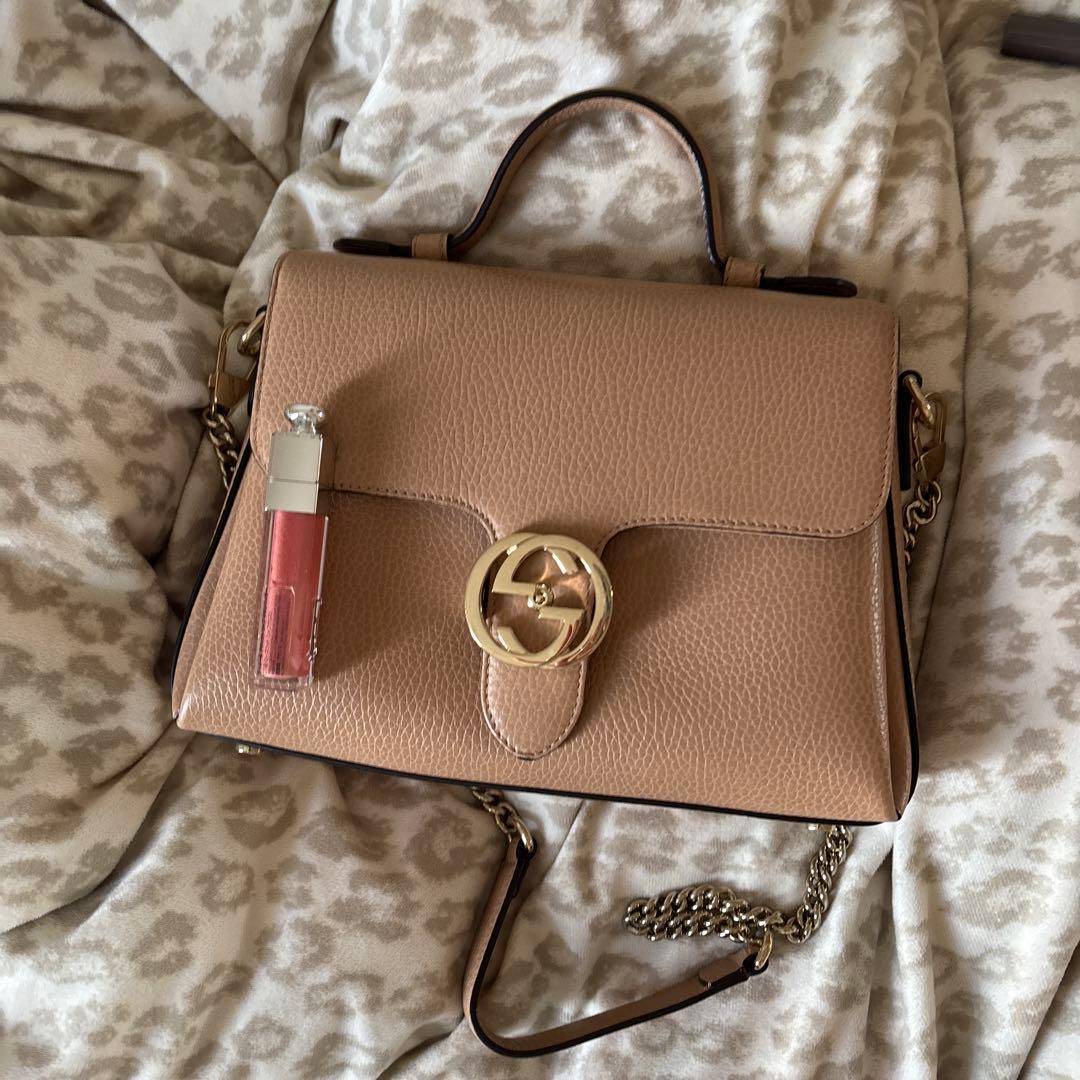 GUCCI ショルダーバッグ ロゴ付き