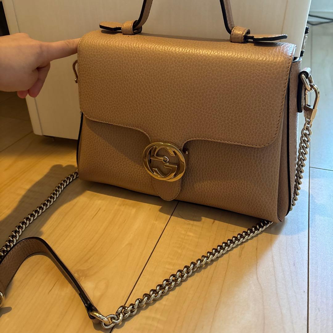 GUCCI ショルダーバッグ ロゴ付き