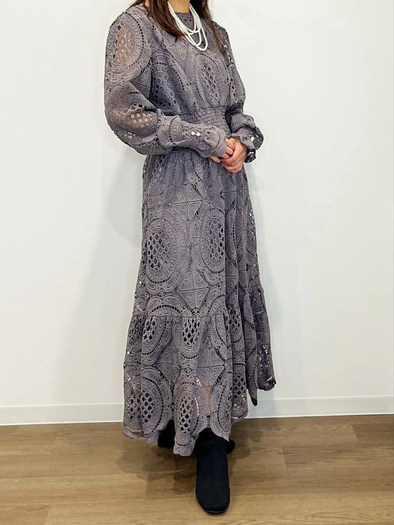 マ*子様 元鈴木さん総レースシエナワンピースcinematiqグレーpinupc