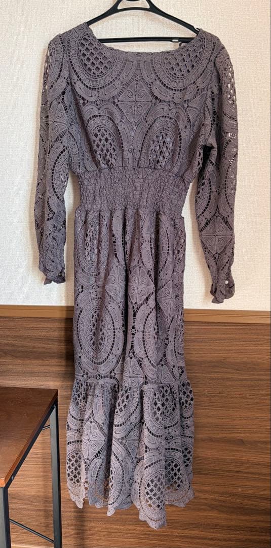 マ*子様 元鈴木さん総レースシエナワンピースcinematiqグレーpinupc