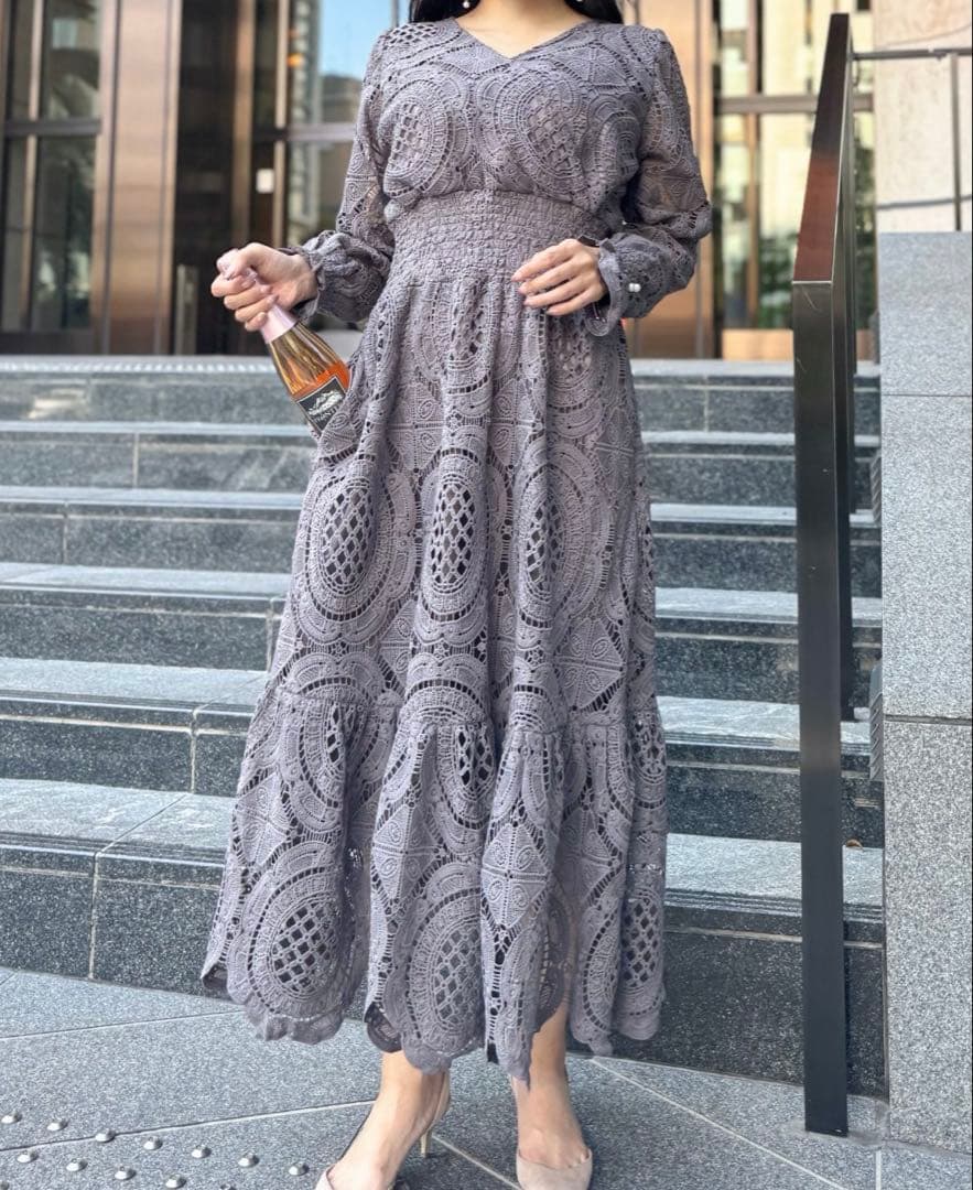 マ*子様 元鈴木さん総レースシエナワンピースcinematiqグレーpinupc