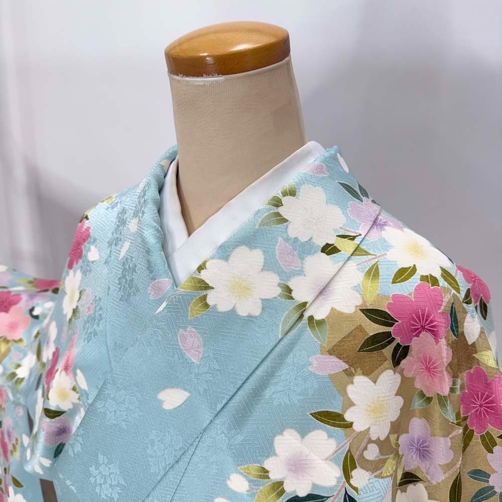 振袖 正絹 水色 古典花柄　裄69.5㎝ 　成人式 中古 D-107