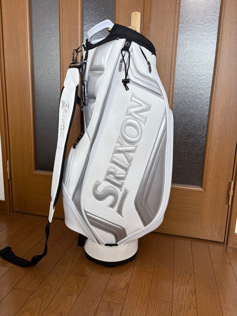 【新品未使用】スリクソン　ホワイトシルバー　キャディバッグ　2025年モデル